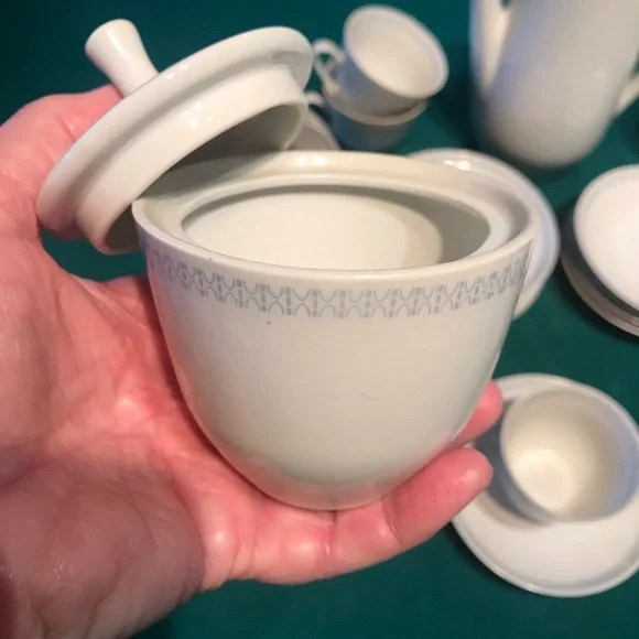 22pc Coffee/Tea Set w/a delicate blue trim design is made in Germany by Colditz - Picture 3 of 11